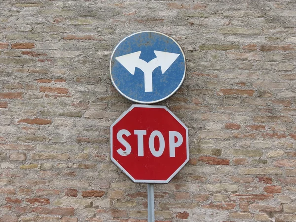 Regulační Znamení Zastavit Dopravní Značka Zahněte Doleva Nebo Doprava — Stock fotografie