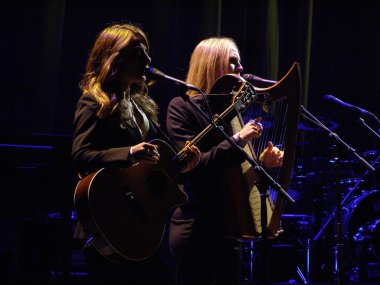 Florence, 1 Eylül 2010: Webb kız senin olacak onun sadece İtalyan tarihi Floransa, piazza Santa Croce 1 Eylül 2010 tarihinde Tur sırasında Leonard Cohen'in gerçekleştirin.