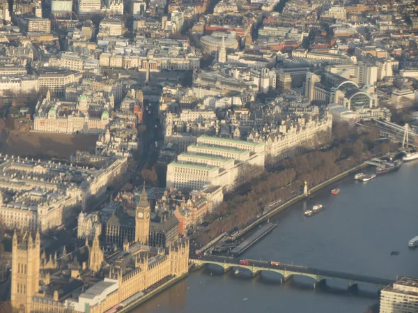 議会の家ロンドン市内中心部の上空に飛んでいる飛行機から空撮 — ストック写真