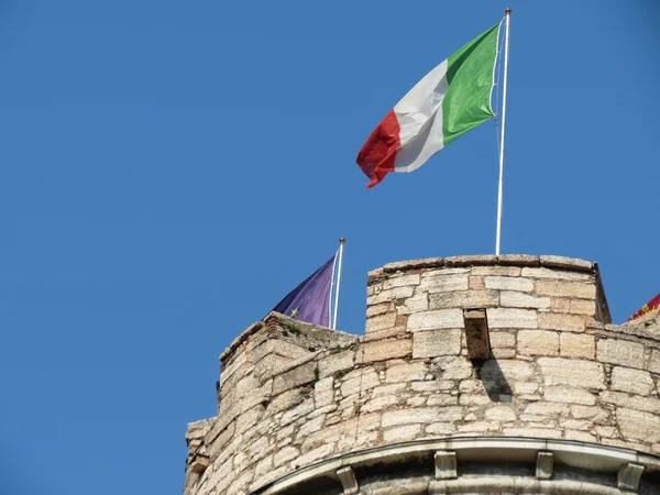 Bandera italiana flotante — Foto de Stock