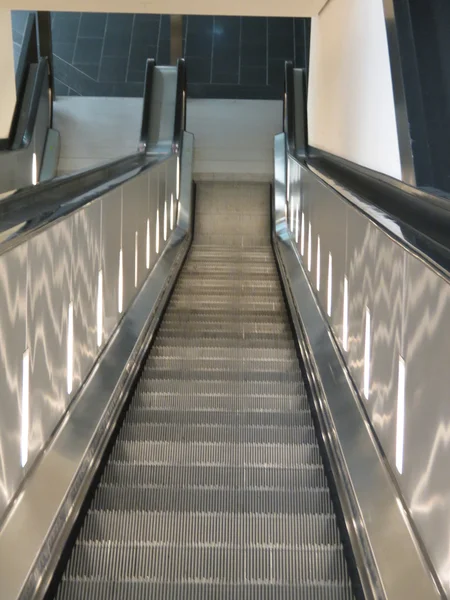 Rolltreppe Einer Bahn Station Oder Einem Supermarkt — Stockfoto