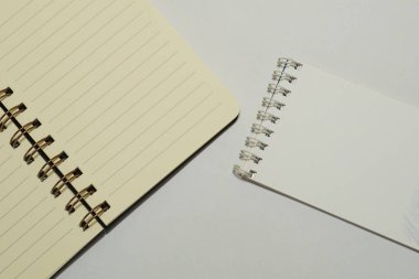 beyaz arkaplandaki günlüğü kapat