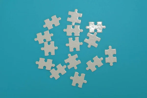 Puzzleteile Auf Dem Blauen Hintergrund — Stockfoto