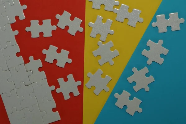 Pièces Puzzle Sur Fond Coloré — Photo