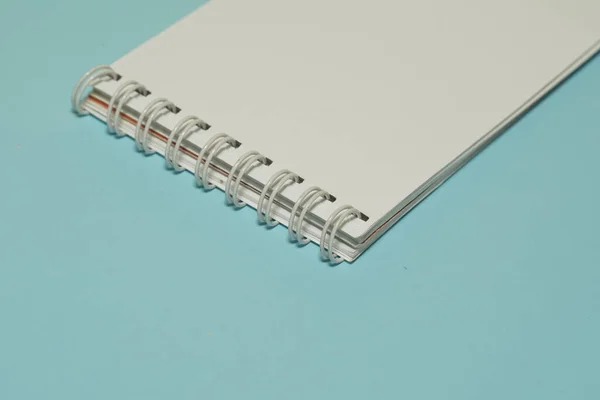 Notebook Geïsoleerd Blauwe Achtergrond — Stockfoto