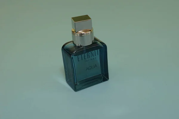 Calvin Klein Eeuwigheid Voor Mannen Parfum Groene Achtergrond — Stockfoto