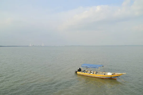 Pontian Johor April 2016 Łódź Przebijająca Się Tanjung Piai Jetty — Zdjęcie stockowe