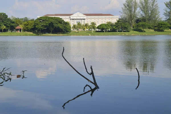 Kulim, Kedah, Malezya - 2 Haziran 2016; Kulim, Kedah 'da bulunan Taman Tasik Putra Kulim' in görüşü.