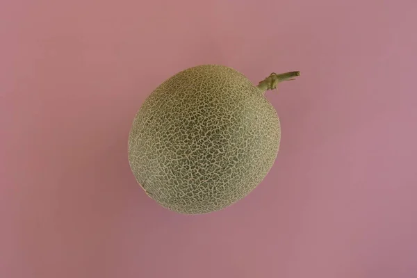 Buah Melon Rock Terisolasi Latar Belakang Pink — Stok Foto
