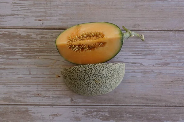 Melone Melone Rugiada Isolato Fondo Legno — Foto Stock