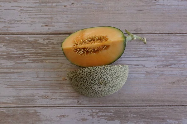 Melone Melone Rugiada Isolato Fondo Legno — Foto Stock