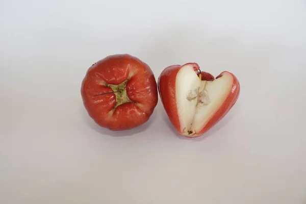 Κόκκινο Τριαντάφυλλο Μήλο Απομονωμένο Λευκό Φόντο — Φωτογραφία Αρχείου