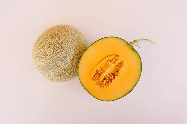 Buah Melon Madu Pada Latar Belakang Putih — Stok Foto