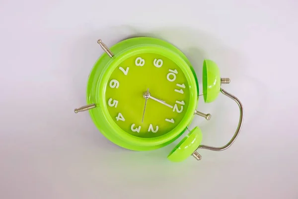 Relógio Alarme Verde Isolado Fundo Branco — Fotografia de Stock