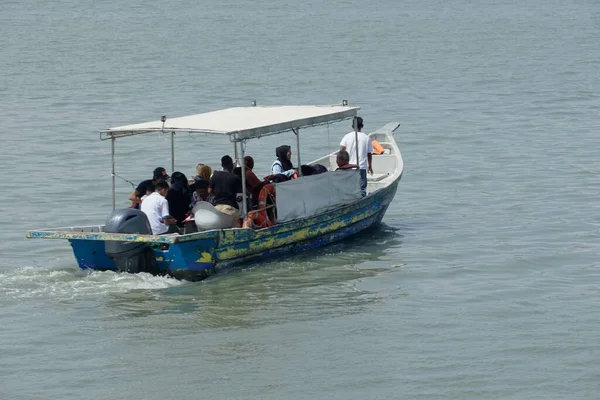 Barco Con Pasajero —  Fotos de Stock