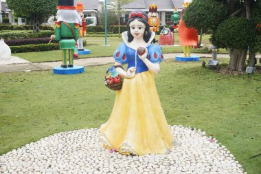 Kedah, Malezya - 1 Aralık 2019; Malezya 'nın Kulim kentindeki MBI Masaku parkındaki kadının kopyası