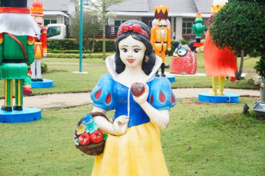 Kedah, Malezya - 1 Aralık 2019; Malezya 'nın Kulim kentindeki MBI Masaku parkındaki kadının kopyası