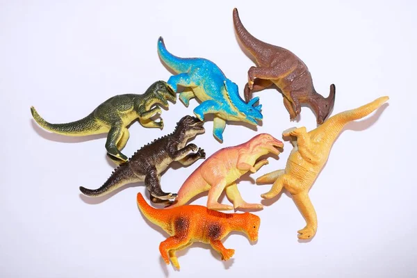 Grupa Plastikowych Zabawek Dinozaurów Izolowanych Białym Tle — Zdjęcie stockowe