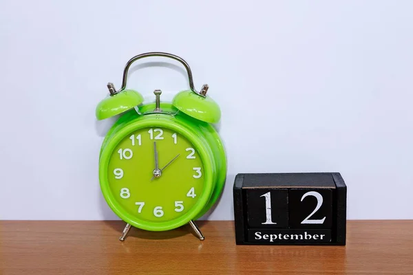 Relógio Alarme Verde Calendário Cubo — Fotografia de Stock