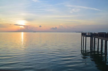 Tanjung Piai iskelesinde gün doğumu zamanı, Johor, Malezya