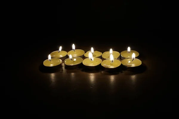 Luce Candele Nelle Tenebre — Foto Stock