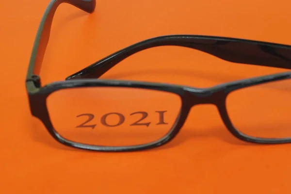 Year 2021 Concept Spectacles Red Background — Stock Photo, Image