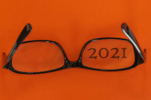 Year 2021 Concept Spectacles Red Background — Stock Photo, Image