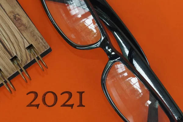 Year 2021 Concept Spectacles Notebook — Stock Photo, Image
