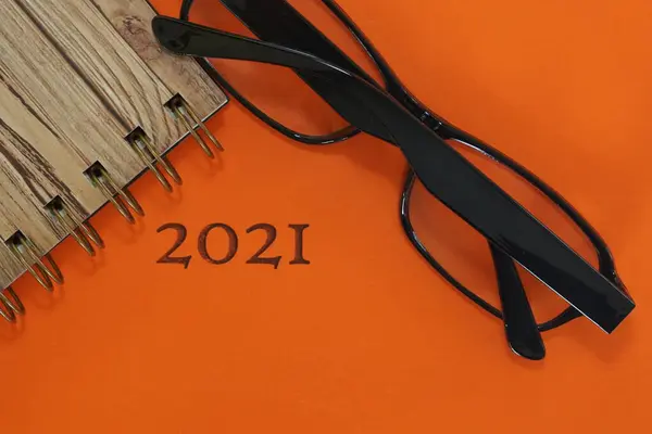 Year 2021 Concept Spectacles Notebook — Stock Photo, Image