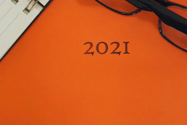 Year 2021 Concept Spectacles Notebook — Stock Photo, Image