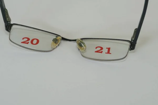 2021 yılı gözlüklü kavramı