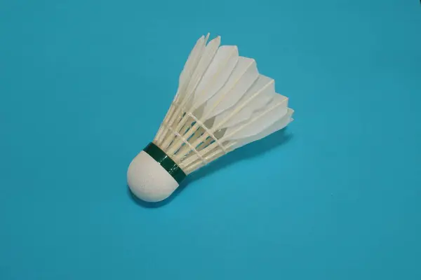 Shuttlecock Fundo Azul — Fotografia de Stock