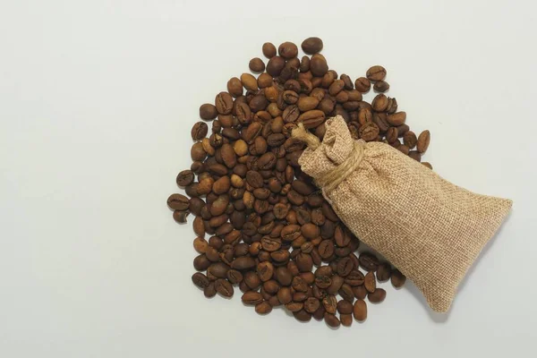 Roasted Coffee Beans Gunny Pouch White Background — Stock Photo, Image