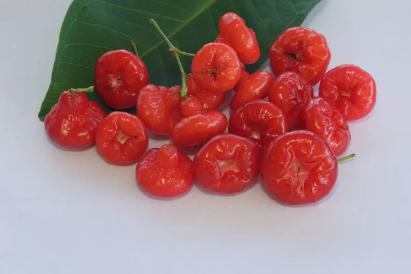 Fruta Roja Manzana Rosa Aislada Sobre Fondo Blanco — Foto de Stock