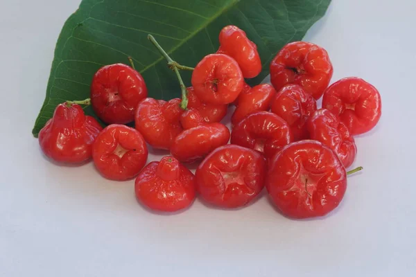 Fruta Roja Manzana Rosa Aislada Sobre Fondo Blanco —  Fotos de Stock