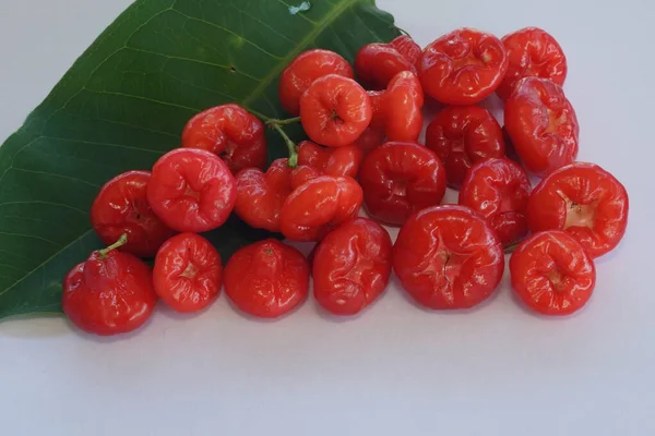 Fruta Roja Manzana Rosa Aislada Sobre Fondo Blanco — Foto de Stock