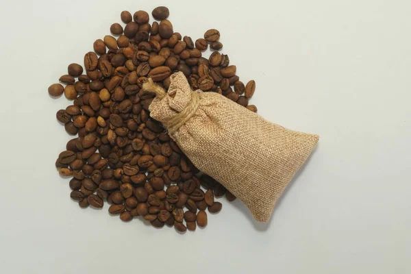 Coffee Beans Gunny Pouch White Background — Stock Photo, Image