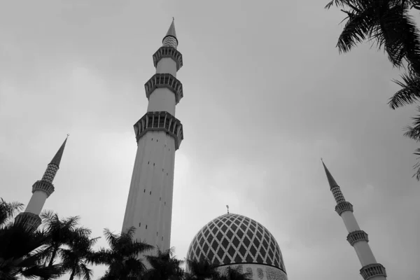 Vue Sur Masjid Sultan Salahudin Abdul Aziz Shah Avec Pont — Photo