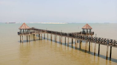 Tanjung Piai Rıhtımı mavi gökyüzüne karşı, Pontian, Johor, Malezya
