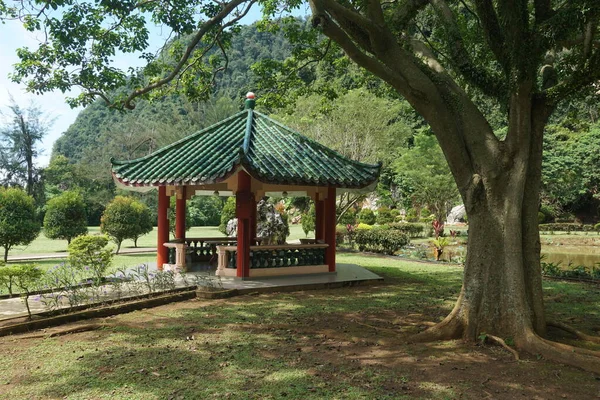 Gazebo Para Turistas Localizado Templo Kek Look Tong Ipoh Perak — Fotografia de Stock