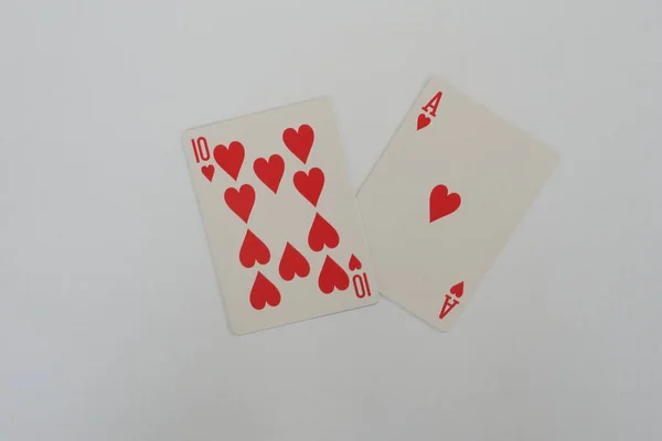 Vista Jogar Cartas Uma Mesa Branca Conceito Jogo Casino — Fotografia de Stock