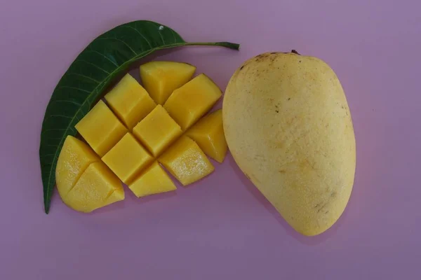 Mango Fruit Roze Achtergrond — Stockfoto