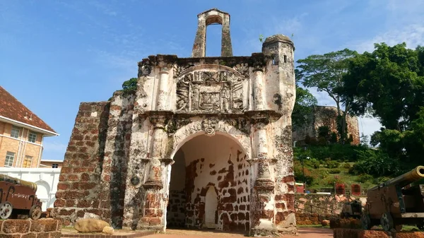 位于马来西亚马六甲的圣地亚哥港景 城堡是1511年在马六甲建造的葡萄牙法莫萨要塞的遗迹 — 图库照片