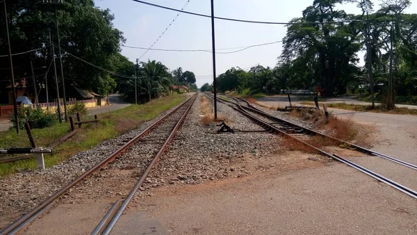 マレーシアのパハン州トリアンの鉄道線路は — ストック写真