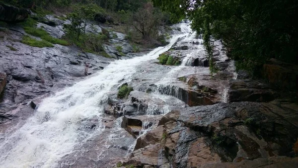 マレーシアのケダ州ヤンに位置するTiti Hayun滝 — ストック写真
