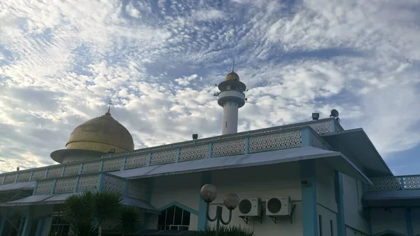 Vista Mezquita Masjid Jamek Kota Tinggi Con Cielo Nublado Situado — Foto de Stock