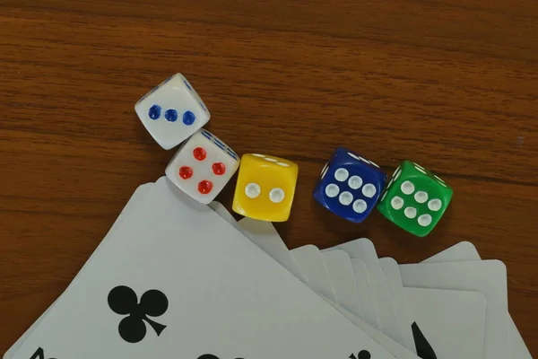 Jogar Cartas Com Dados Mesa — Fotografia de Stock