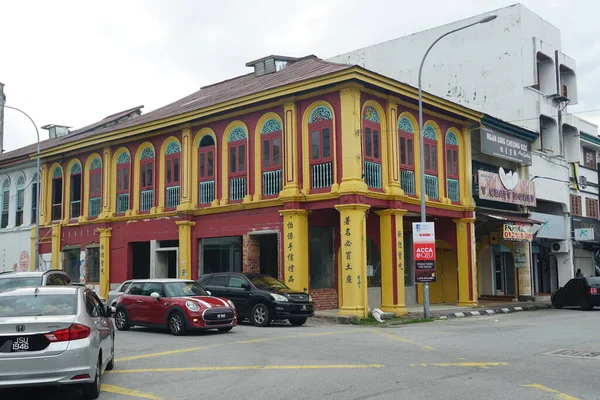 Ένα Κτίριο Αντίκα Στη Γωνία Του Δρόμου Στο Ipoh Perak — Φωτογραφία Αρχείου