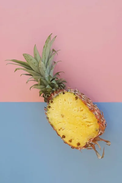 Φρούτα Ανανά Απομονωμένα Φόντο Χρώματος — Φωτογραφία Αρχείου