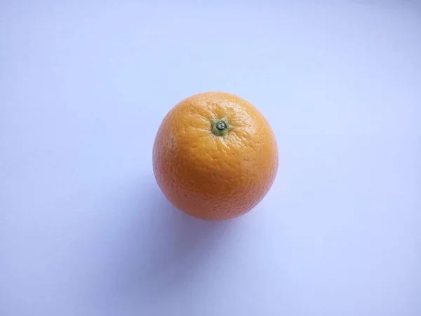 Una Naranja Sobre Fondo Blanco — Foto de Stock